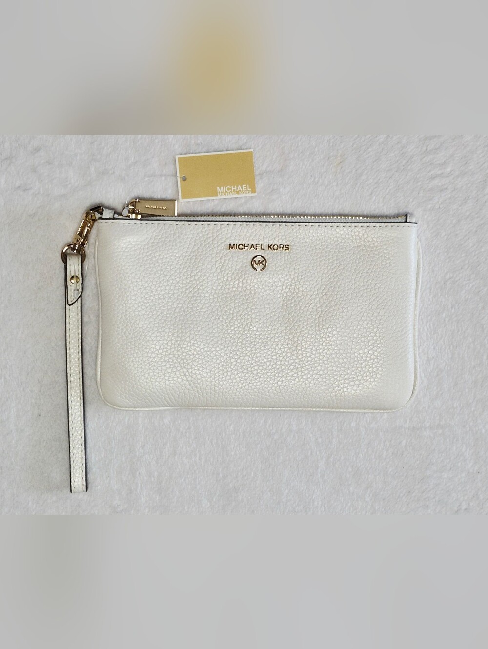 NWT Michael Kors Jet Set Optic White Pebbled Leather Medium Zip Wristlet